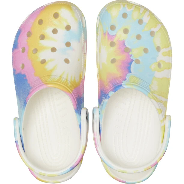 Crocs Classic Tie Dye Graphic Sabots, Blanc 4 Crocs Classic Tie Dye Graphic Sabots, Blanc – Image 4